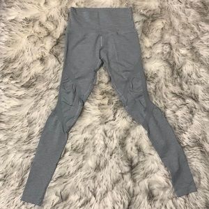 Aero Leggings in Cloud Grey.